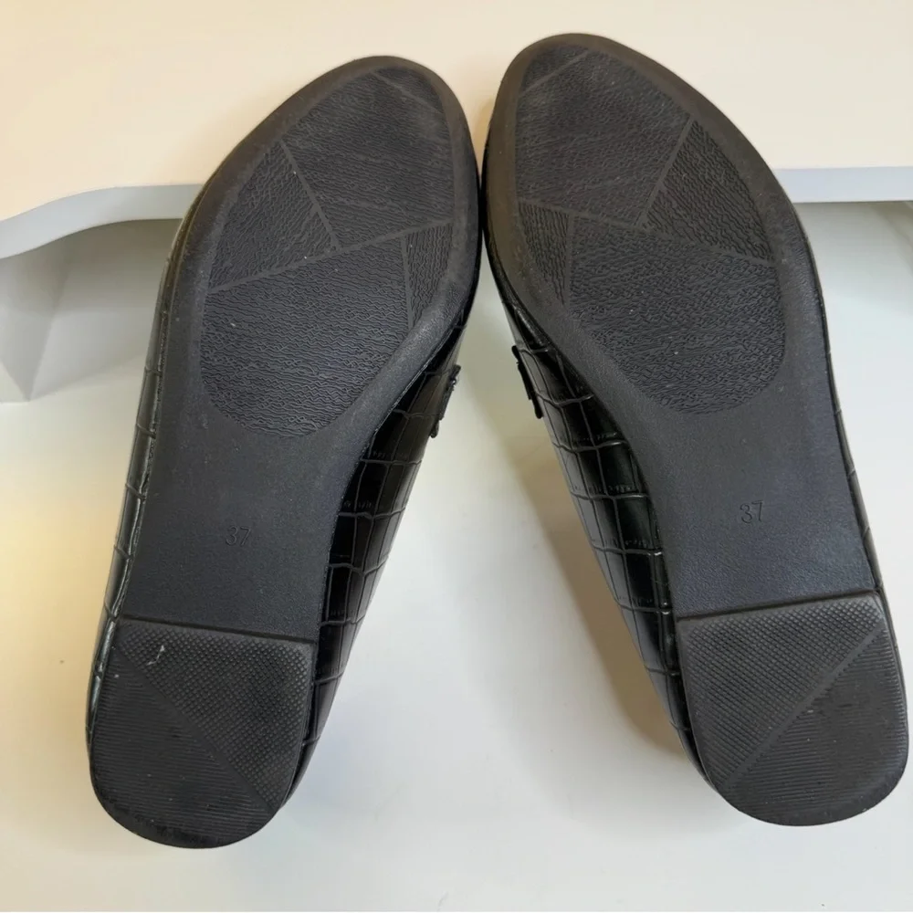 Croc Effect Chain Loafers - Picture 8 of 11